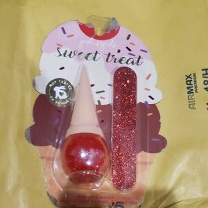 Just 4 Girls Sweet Treat Nail Polish And File Cupcake New